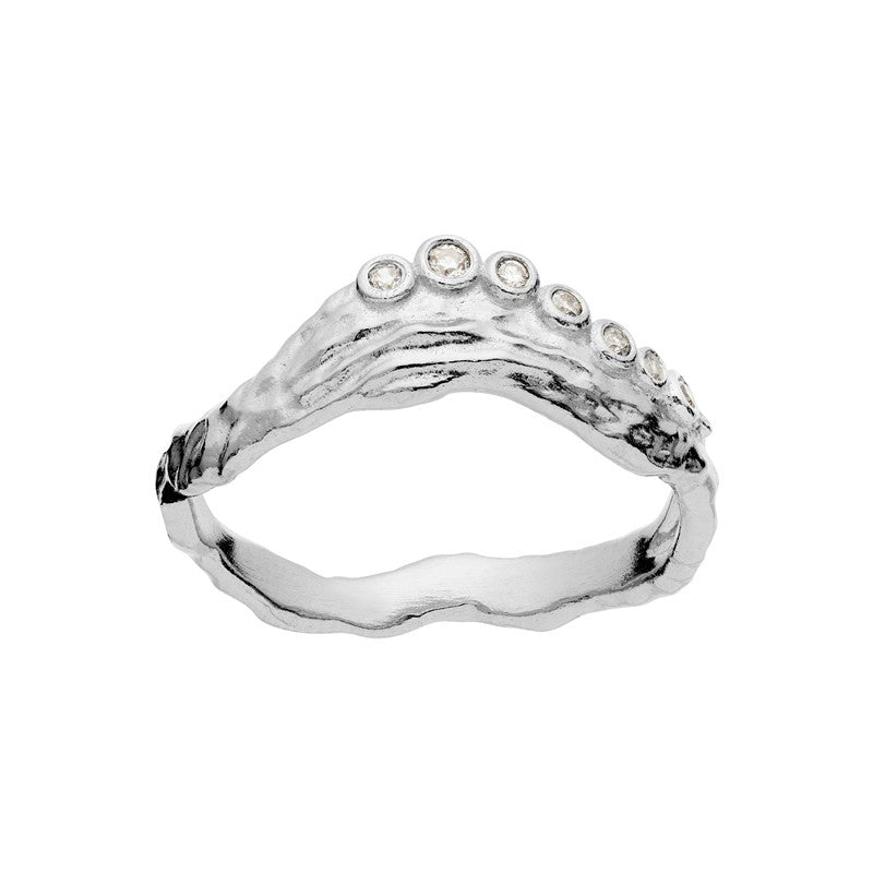 Selene ring i sølv med champagne zirkonia fra Maanesten i organisk design.
